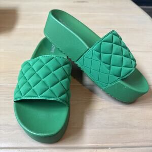 DZWE Green Quilted Slip On Platform Sandal Women's Sz 8 USA (41)